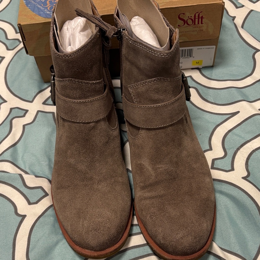 Sofft Brocke Women's Taupe Suede Ankle Boots - Picture 3 of 10